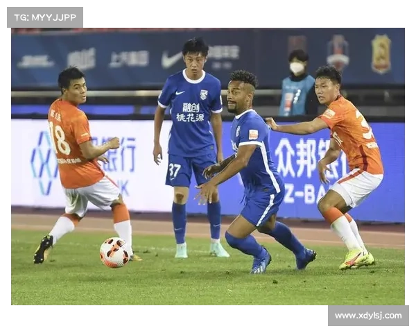 如何从战术和球员表现角度分析武汉长江与武汉三镇的比赛情况