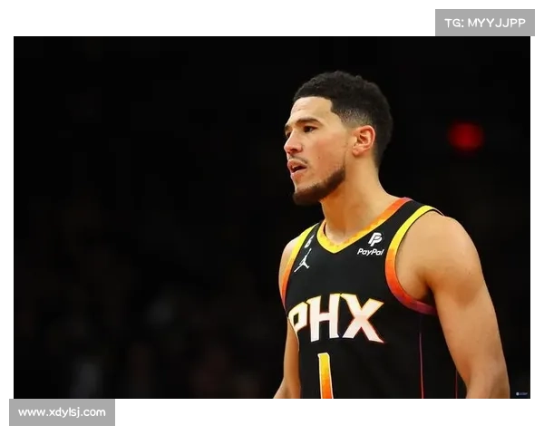 德文·布克冷静应对关键时刻成得分主力展现非凡理智 德文·布克冷静应对关键时刻成得分主力展现非凡理智